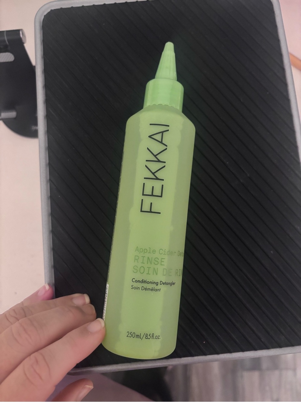 Fekkai  Apple Cider Detox Rinse Conditioning Detangler - Light Green